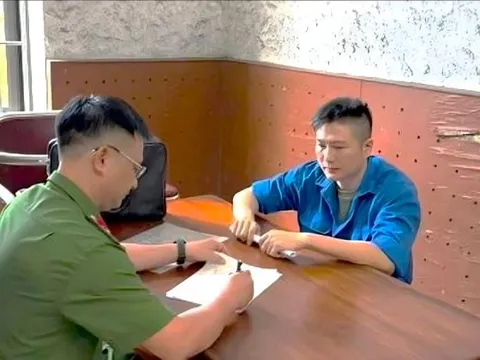 Thế chấp sổ đỏ giả, thuê xe tự lái mang đi cầm cố