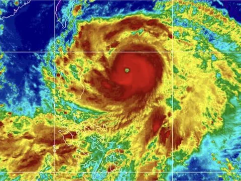 Cảnh báo nguy cơ mưa dông gió lốc trước khi siêu bão số 9 Ragasa đổ bộ: Các tỉnh nào sẽ chịu ảnh hưởng mạnh nhất?