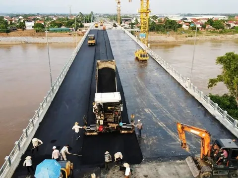 Thủ tướng khen 'kỳ tích' hồi sinh thần tốc cầu Phong Châu của DN Quốc phòng: Tiết kiệm 300 tỷ, xong trong 10 tháng, 5 ngày nữa khánh thành