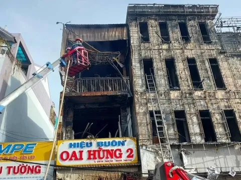 Cháy chi nhánh ngân hàng và tiệm tạp hóa ở Cà Mau