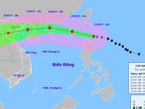 Siêu bão Ragasa giật trên cấp 17, Thủ tướng chỉ đạo khẩn để ứng phó