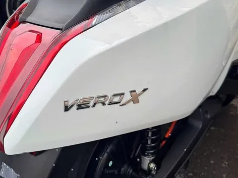 Vừa lộ diện xe máy điện VinFast Vero X mới: Đi 262km/sạc, giá gần 35 triệu nhưng có thể mua được rẻ hơn