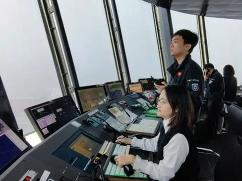 Siêu bão Ragasa mạnh nhất lịch sử trên Biển Đông, Quản lý bay họp khẩn