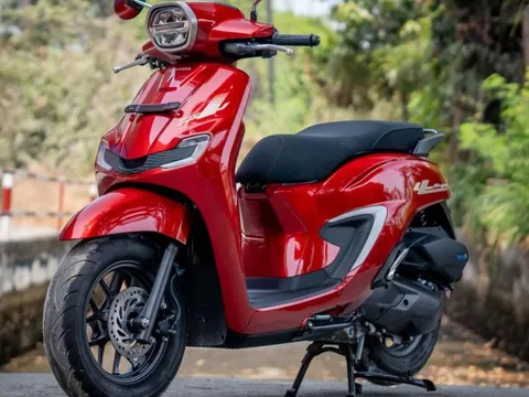 Vừa về đại lý bản đời mới của xe ga Honda đẹp như Vespa: 1 lít xăng đi 45km, có phanh "chống" đường trơn