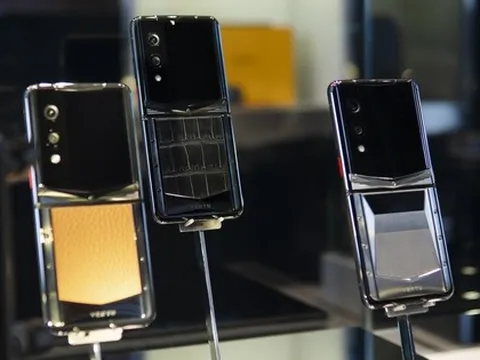 Ai đang mua hàng loạt "huyền thoại" smartphone tại Việt Nam?