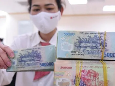 Vì sao tiền gửi người dân, doanh nghiệp tại ngân hàng tăng mạnh dù lãi suất rất thấp?