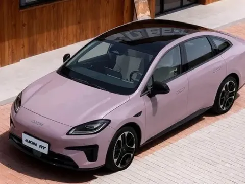 ‘Toyota Camry’ phiên bản Trung Quốc ra mắt bản nâng cấp tại quê nhà: Giá khởi điểm hơn 300 triệu đồng, phạm vi hoạt động 650 km