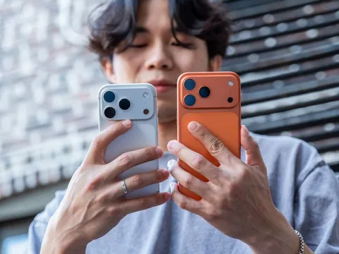 Người mua iPhone 17 bất ngờ gặp chuyện lạ, phải làm sao?