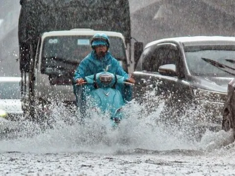 Dự báo thời tiết 24/9: Siêu bão Ragasa giảm cấp nhanh, miền Bắc mưa như trút