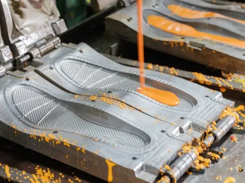 NYT: Việt Nam soán ngôi công xưởng giày thế giới từ Trung Quốc, DN Boston 90 năm cũng phải ‘di cư’ đến Đồng Nai và 40-50% lượng giày Nike, Adidas là Made in Vietnam