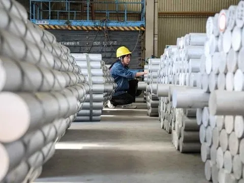 Giá vàng lập đỉnh hơn 3.750 USD/ounce, bạc cao nhất 14 năm: chuyên gia dự báo 'cơn sốt giá' sắp lan sang hai kim loại công nghiệp quan trọng