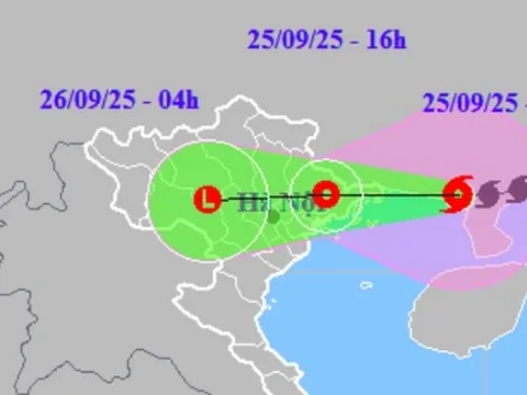 Bão số 9 Ragasa giật cấp 11 đang lao nhanh vào đất liền nước ta