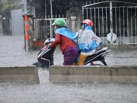 Chủ tịch Hà Nội khuyến cáo người dân hạn chế ra đường khi siêu bão Ragasa đổ bộ