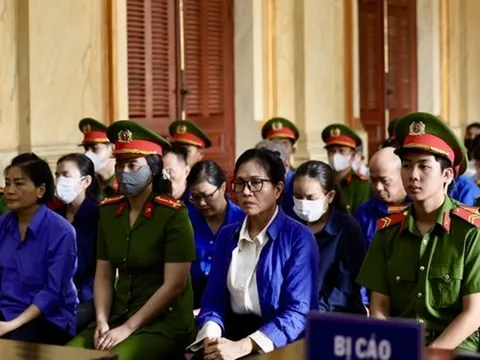 CLIP: Hình ảnh cựu Tổng Giám đốc SJC Lê Thuý Hằng hầu tòa sáng nay