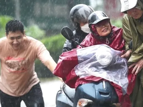 Bão Ragasa suy yếu thành áp thấp nhiệt đới, miền Bắc mưa lớn đến đêm mai