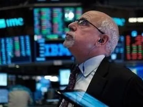 Phiên 25/9: Khối ngoại thẳng tay bán ròng 2.200 tỷ đồng, cổ phiếu nào bị "xả" mạnh nhất?