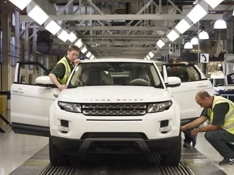 Hãng xe chuyên sản xuất Ranger Rover đã 1 tháng nay không xuất xưởng bất cứ chiếc xe nào – chuyện gì đang xảy ra?