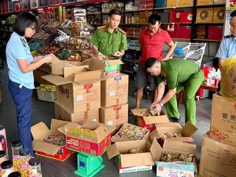 Phát hiện Nguyễn Thị Huệ bán 1.350 chiếc bánh Trung thu nhập lậu, người dân coi chừng rước bệnh vì ham rẻ