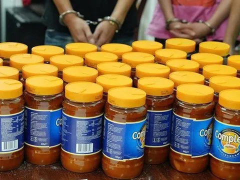 Bí mật "chết người" trong những hộp sữa gửi từ Châu Âu về qua đường hàng không