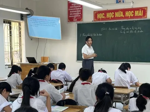Miễn học phí, phụ huynh vẫn 'còng lưng' vì nhiều khoản thu