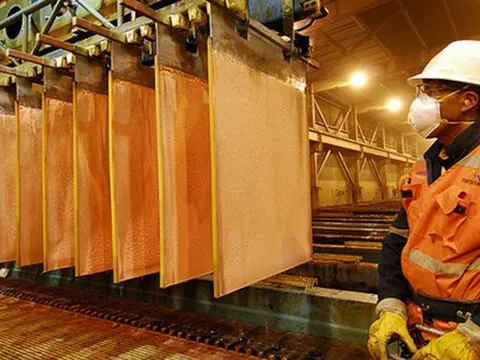 Mặt hàng là xương sống của kinh tế thế giới có giá tăng vọt: Nguyên nhân từ quốc gia láng giềng Việt Nam