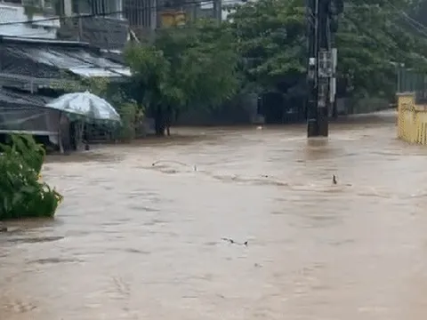 Hình ảnh ngập lụt mênh mông do bão số 10 Bualoi gây ra tại Huế