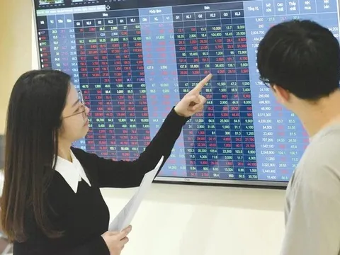 Sóng nào cho chứng khoán tuần tới?