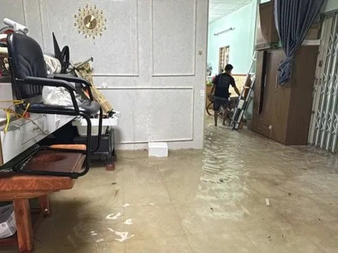 VIDEO: Bão số 10 Bualoi chưa tới, nước đã dâng ngập nhà dân