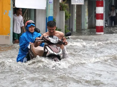 Cập nhật tin bão mới nhất: Đêm nay bão số 10 giật cấp 15 đổ bộ đất liền, Hà Nội mưa lớn nhất khi nào?