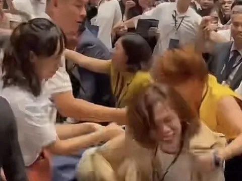 Clip "cướp" phiếu đặt cọc căn hộ: Người phụ nữ áo vàng lên tiếng