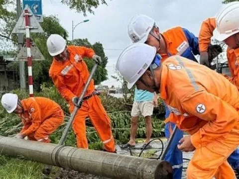 Ngừng vận hành 38 đường dây lưới điện do bão, gần 2 triệu khách bị cắt điện