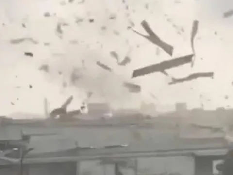 Trận giông lốc dữ dội quét qua Ninh Bình: 9 người chết, cảnh tượng tan hoang chưa từng thấy