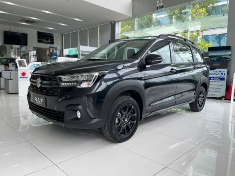 Suzuki XL7 Black Edition bản đặc biệt giảm 70 triệu tại đại lý: Giá thực tế chưa đến 530 triệu đồng, tăng sức cạnh tranh lên Xpander và Veloz Cross