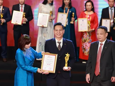 TGĐ Khang Phát Holdings được vinh danh "Nhà lãnh đạo xuất sắc 2025"