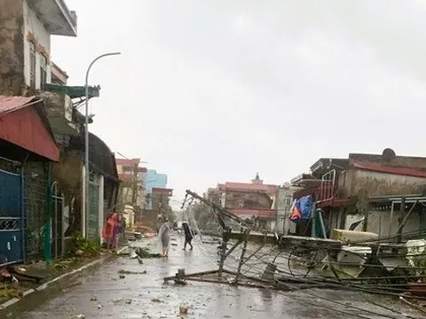 Vì sao xuất hiện nhiều trận lốc xoáy kinh hoàng ở rìa phía Bắc bão số 10 Bualoi?