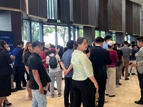 Phía sau những màn giành quyền mua căn hộ