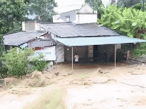 Lũ quét đổ về xã miền núi Thanh Hóa, chia cắt nhiều bản làng