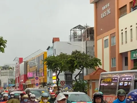 TPHCM sẽ tạm 'đóng cửa' trường học nếu mưa bão phức tạp