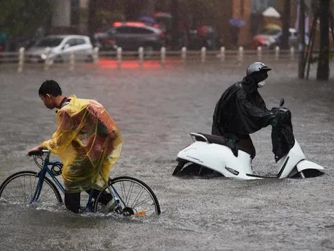 Hà Nội hôm nay: Mưa ngập kinh hoàng khắp nơi!