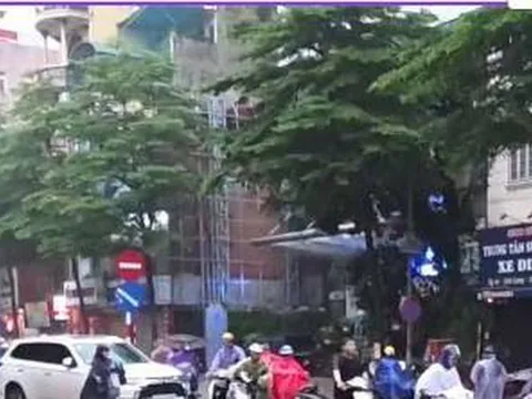 Hà Nội chưa bao giờ như này: Những hình ảnh kinh hoàng nhất của trận mưa ngập từ sáng đến tối!