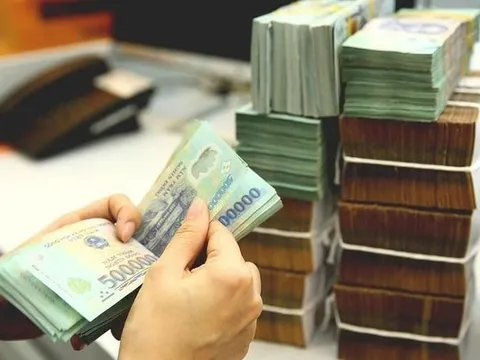 Dư địa chính sách tiền tệ ngày càng eo hẹp, cần thị trường vốn "chia lửa"