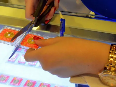 Giá vàng hôm nay, 1-10: Biến động dữ dội