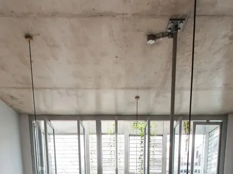 Nhà phố 280m2 sử dụng khoảng thông tầng để làm thoáng