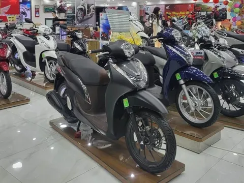 Xe máy Honda khuyến mại lớn: Tặng cả điện thoại, tai nghe, một mẫu xe tay ga nhận ưu đãi chưa từng có