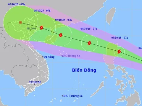 Bão Matmo cách Biển Đông 650km, đầu tuần tới ảnh hưởng trực tiếp miền Bắc