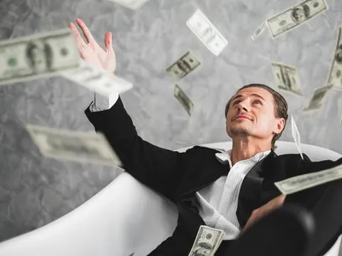 0,006% người giàu nhất thế giới chi 300 tỷ USD/năm cho việc gì?