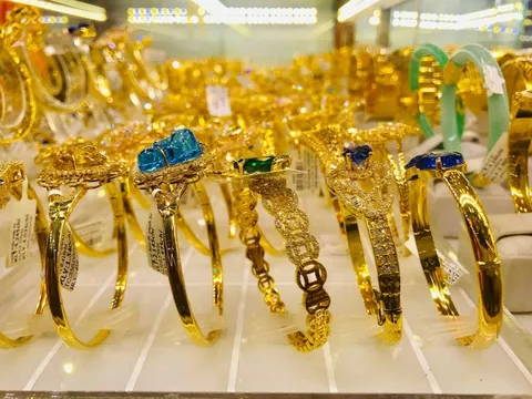 Sáng 2/10: Giá vàng trong nước đồng loạt giảm