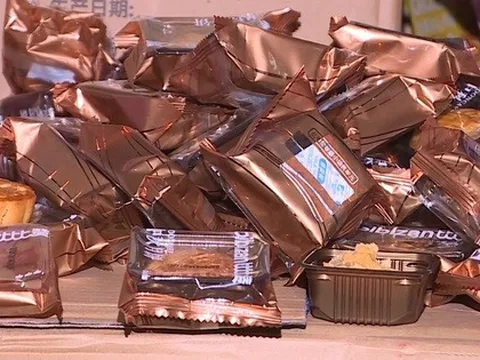 Gần 4.000 bánh Trung thu ngoại nhập “không giấy tờ” bị bắt ngay giữa phố Hà Nội: Ông chủ SN 1980 khai sự thật bất ngờ