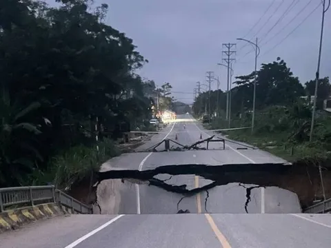 Hiện trường kinh hoàng vụ sập gãy hoàn toàn đường dẫn lên cây cầu ở Tuyên Quang