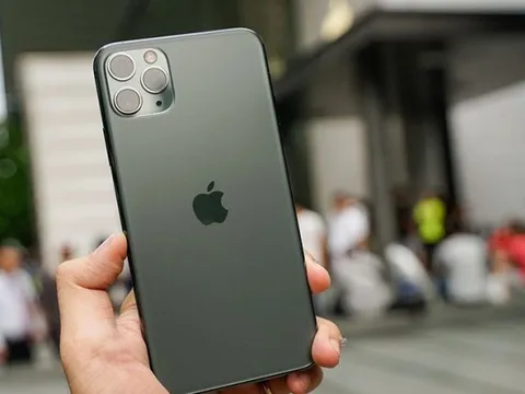 Thêm 1 chiếc iPhone Pro Max trở thành "đồ cổ"